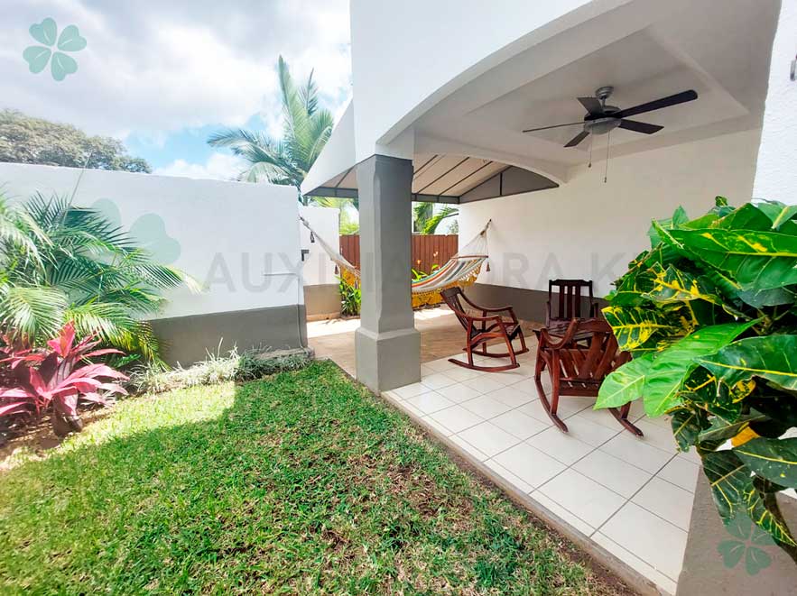 CON CASA CLUB Y PISCINA