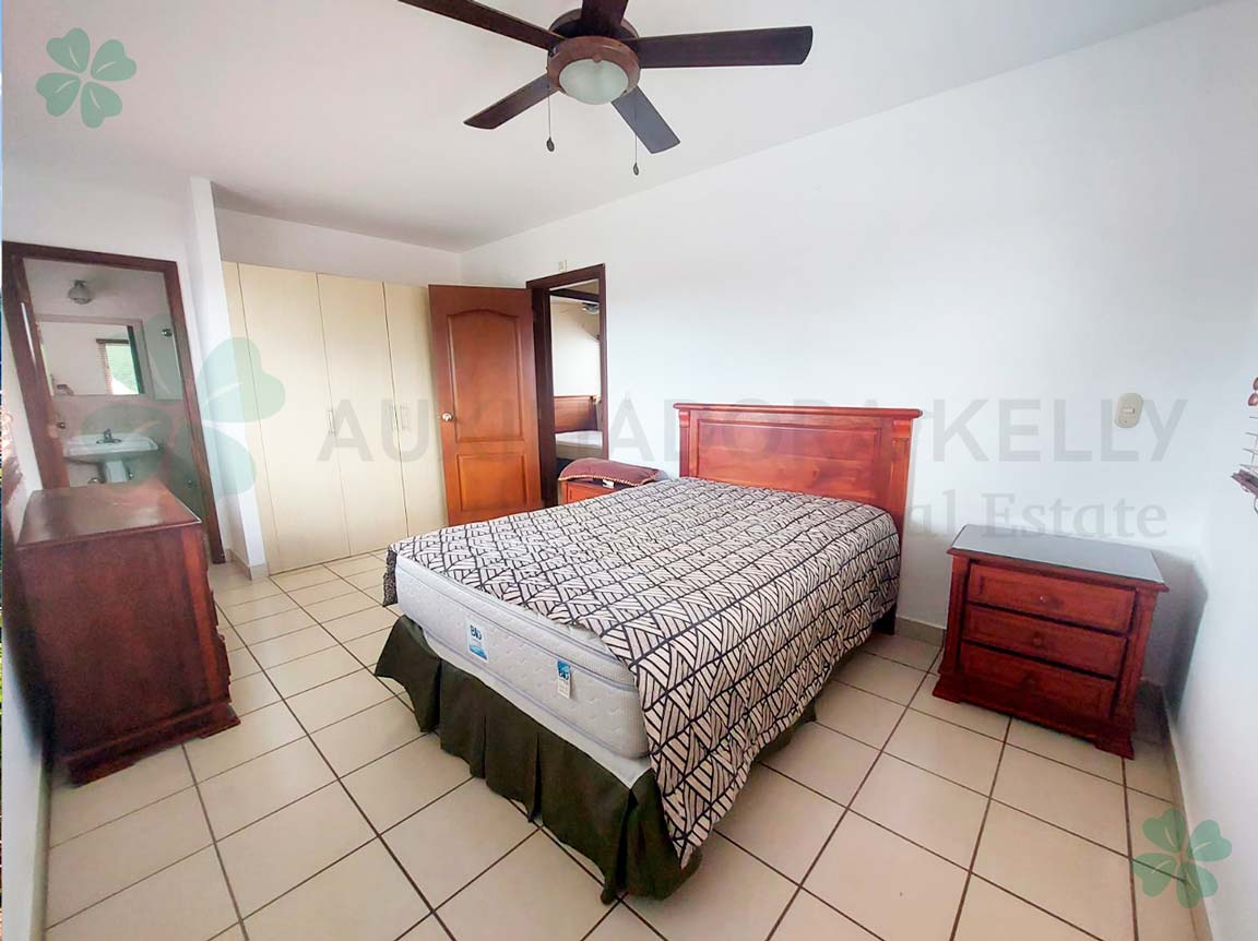 CON CASA CLUB Y PISCINA