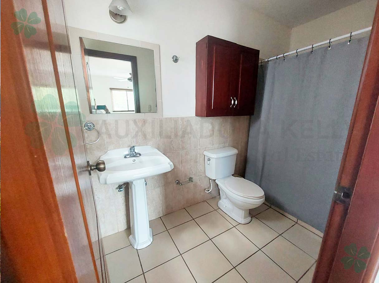 CON CASA CLUB Y PISCINA