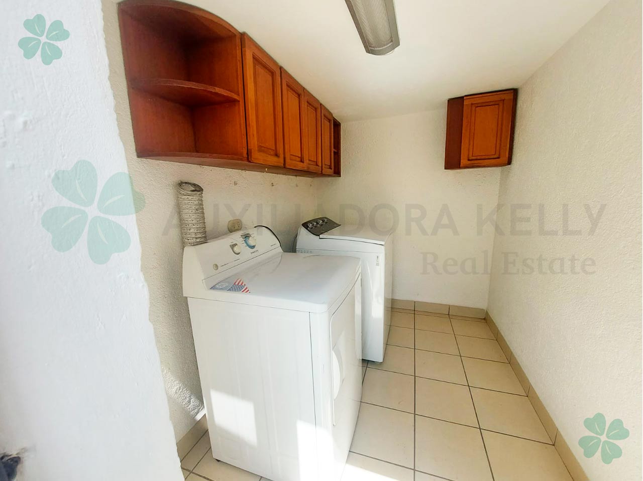 CON CASA CLUB Y PISCINA