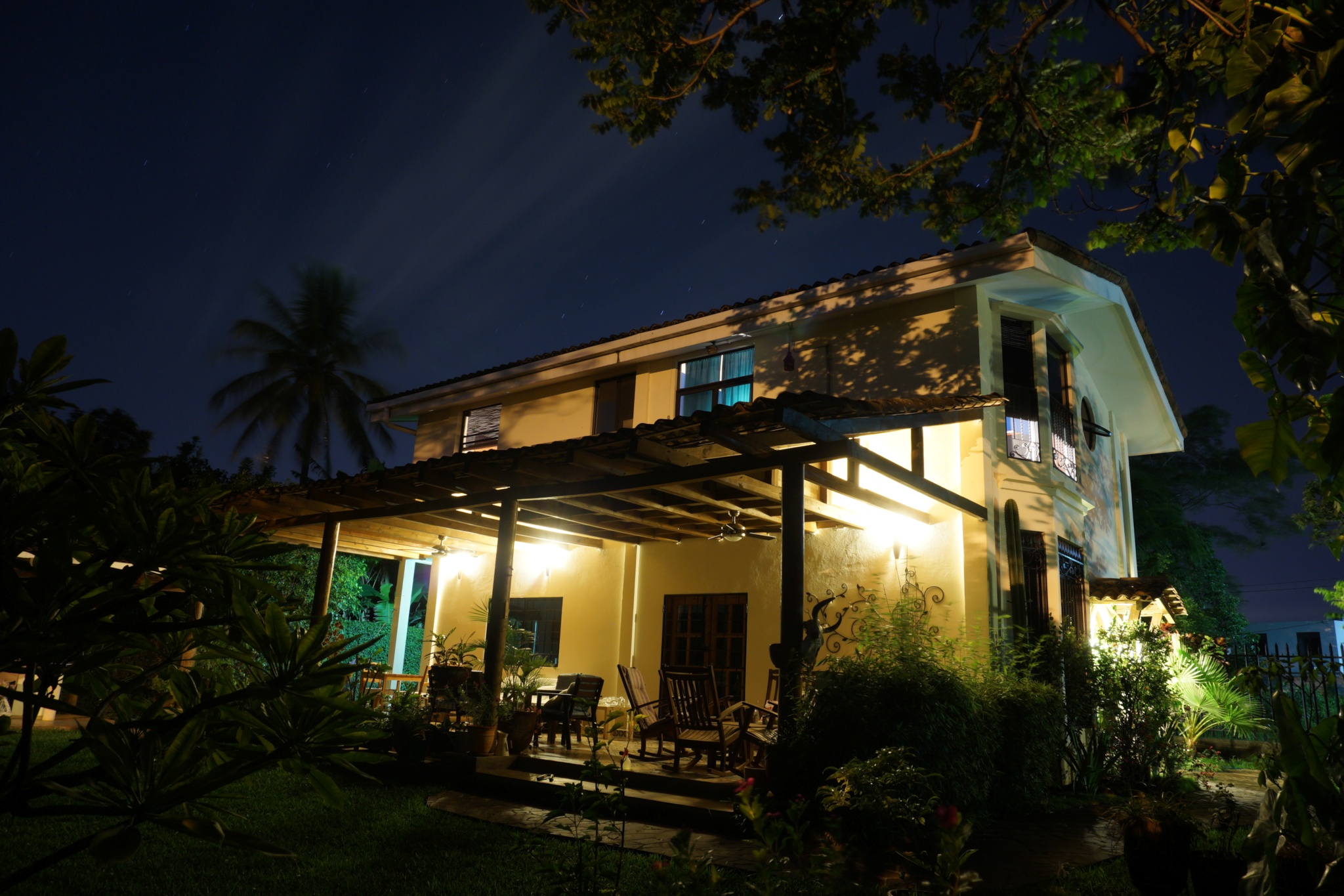 Casa Con Amplia Area Verde