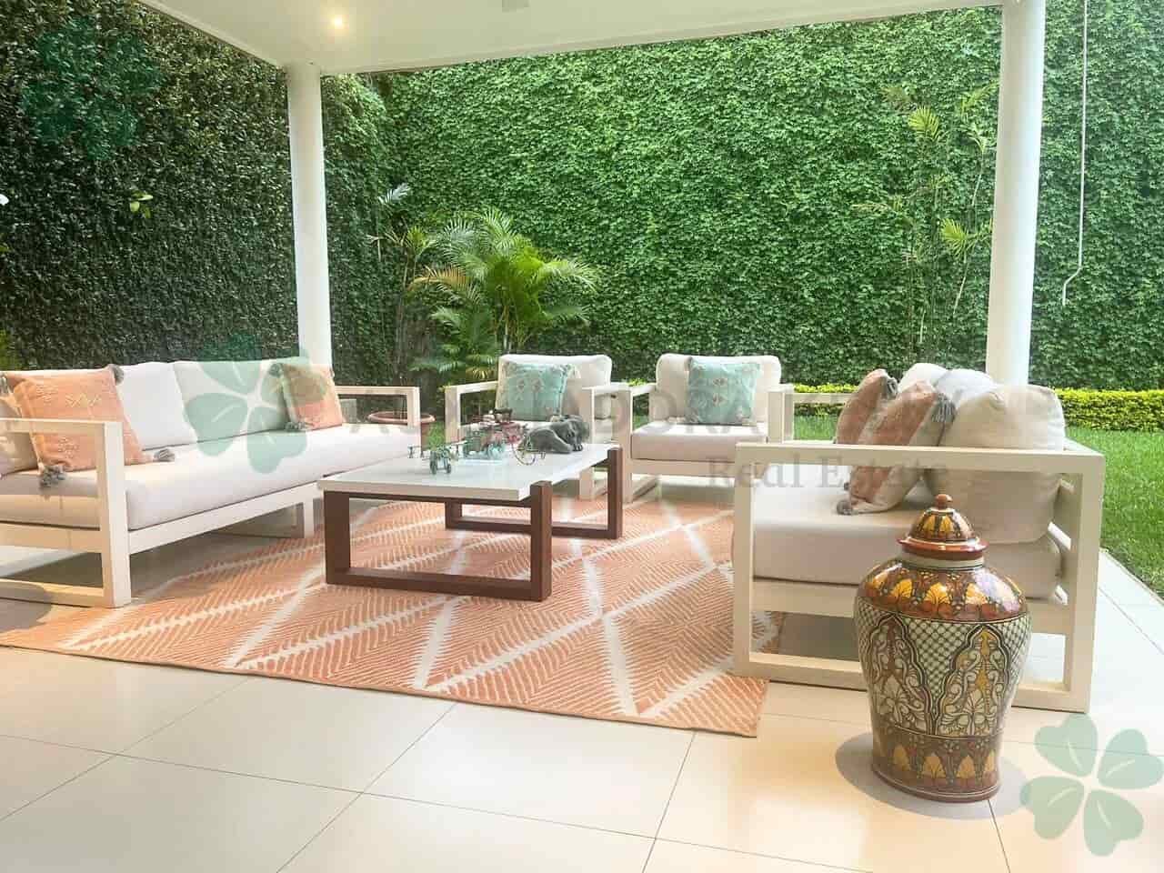 En venta o renta moderna casa en Mirador Santo Domingo