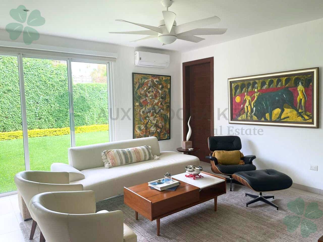 En venta o renta moderna casa en Mirador Santo Domingo