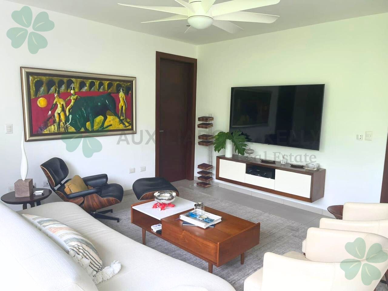 En venta o renta moderna casa en Mirador Santo Domingo