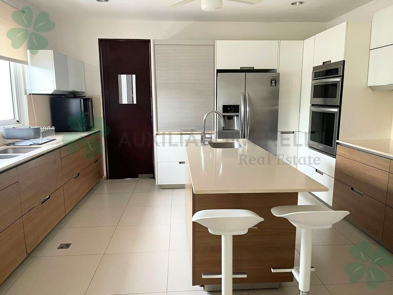 En venta o renta moderna casa en Mirador Santo Domingo