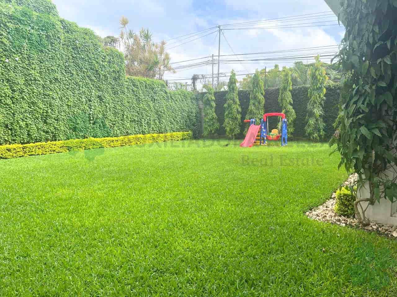 En venta o renta moderna casa en Mirador Santo Domingo