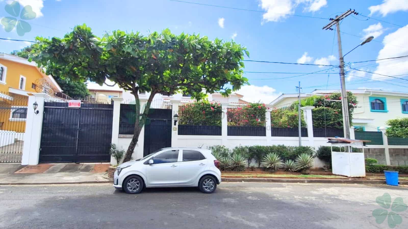 Bonita casa en venta en sector de Santo Domingo