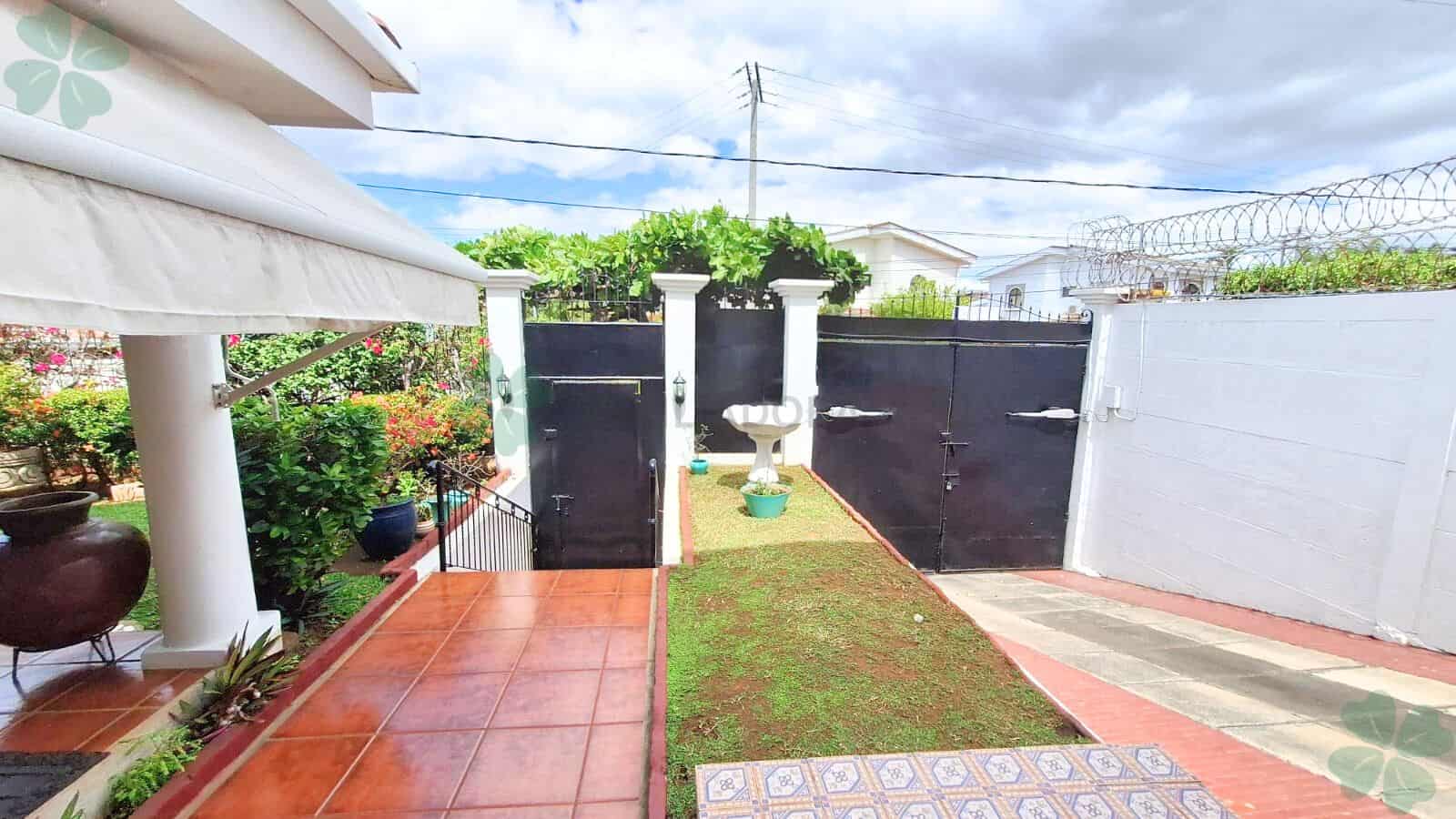 Bonita casa en venta en sector de Santo Domingo
