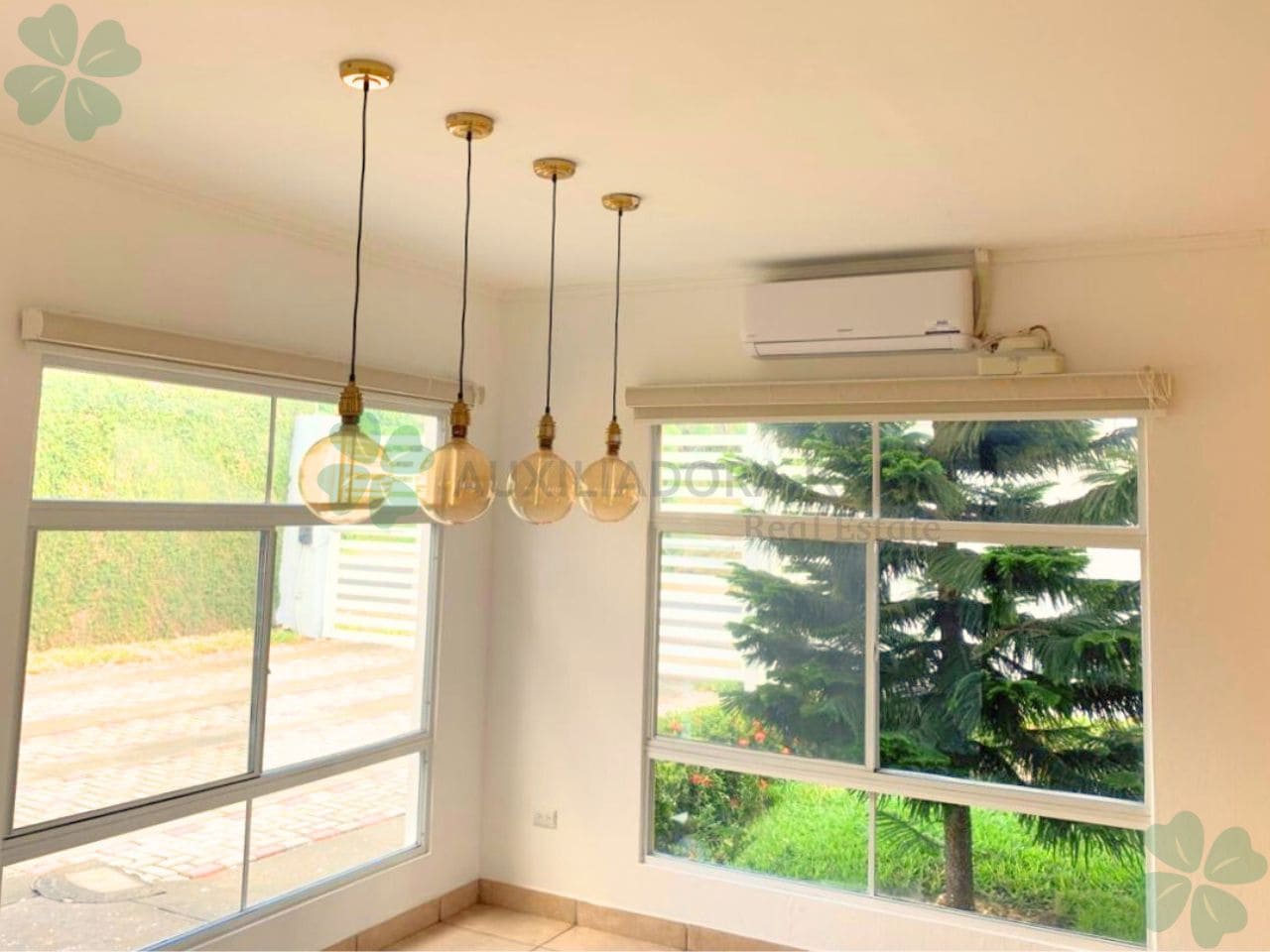 En renta linda casa en sector de pista Jean Paul Genie