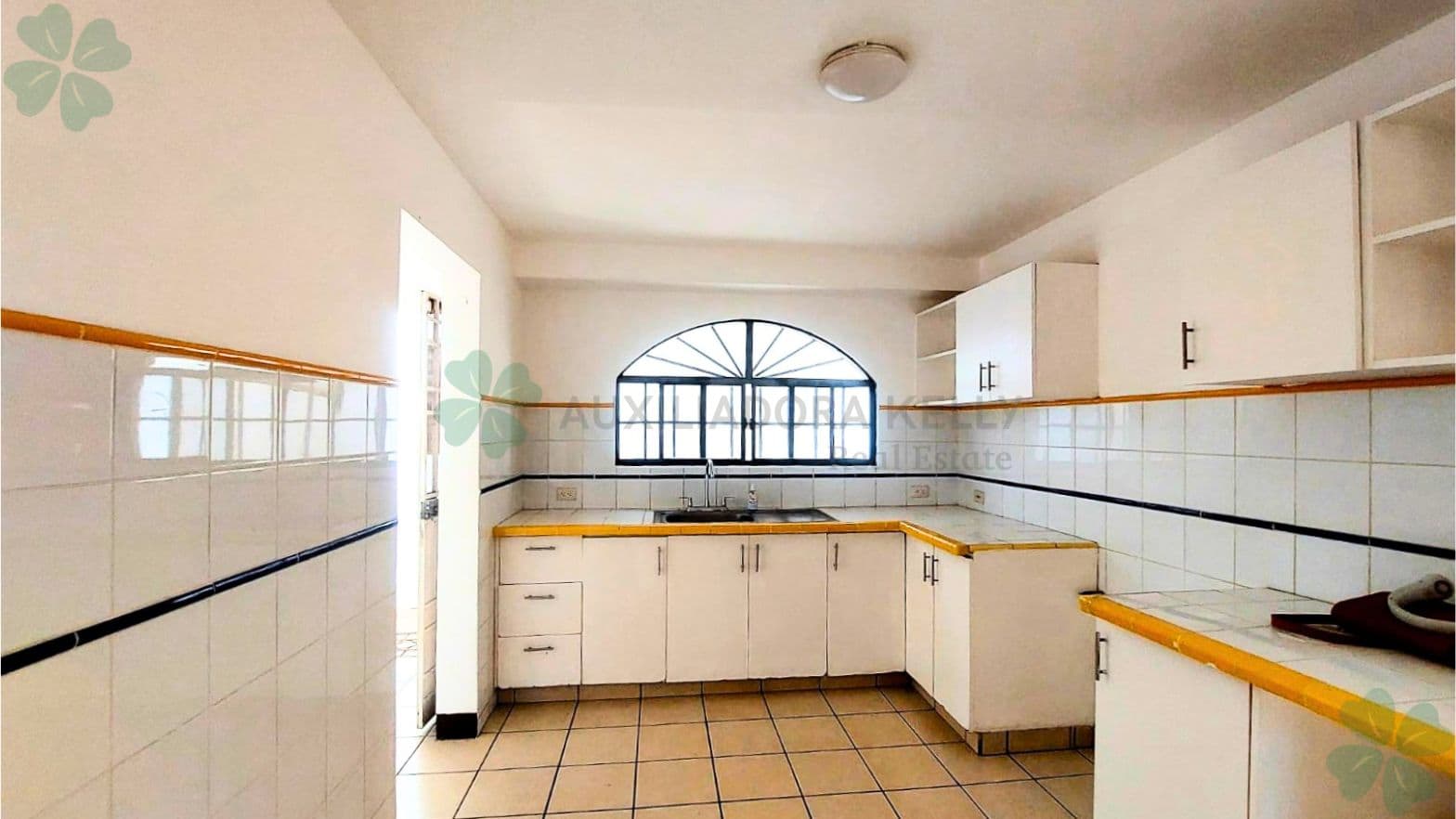 Bonita casa en venta en sector de Santo Domingo
