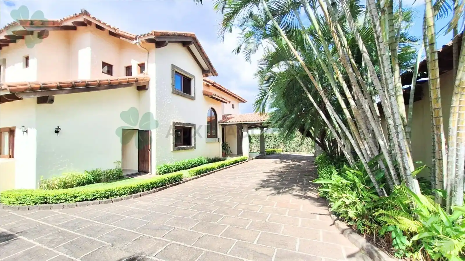 Linda casa en la Estancia de Santo Domingo
